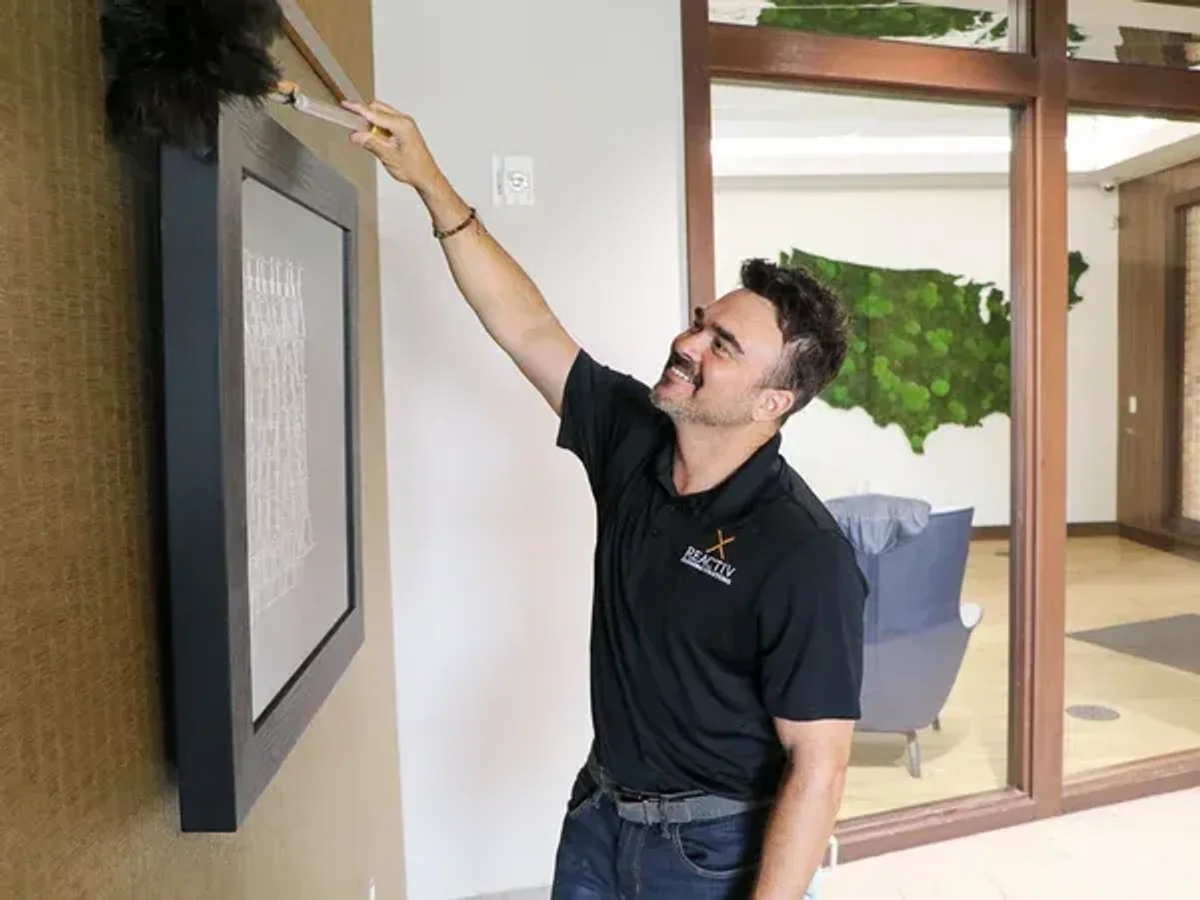 Professional commercial dusting service