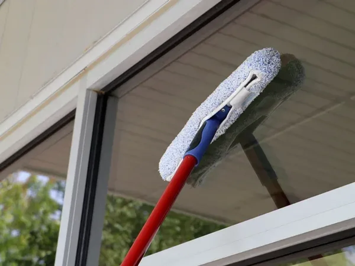 Exterior window cleaning service