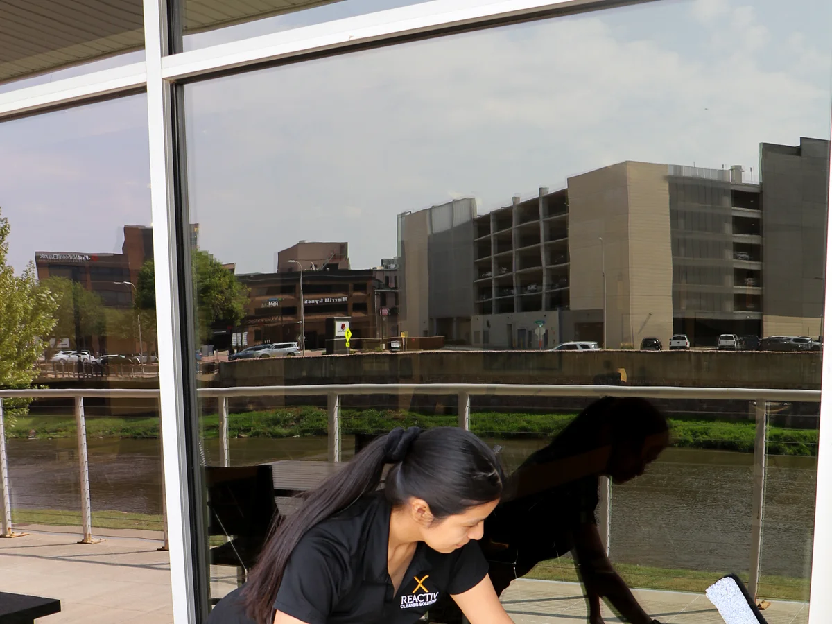 Professional exterior window cleaning service